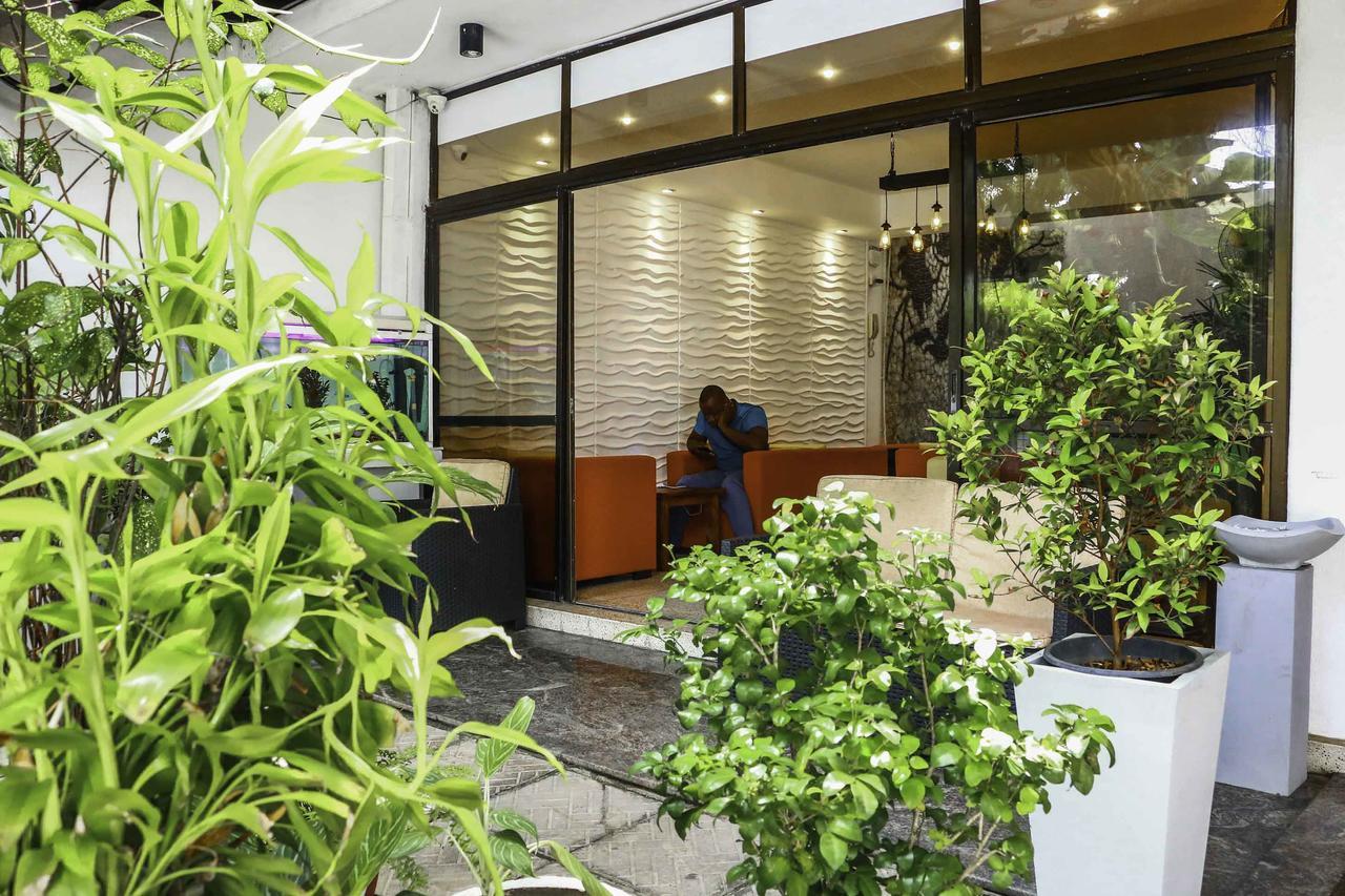 Hotel Sunshine コロンボ エクステリア 写真